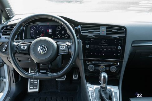 Used 2019 Volkswagen Golf R image 75