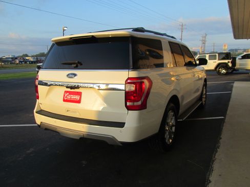 Used 2021 Ford Expedition XLT image 6