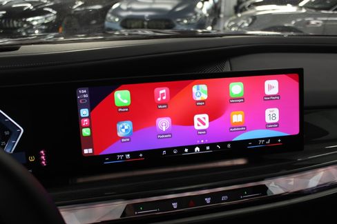Used 2023 BMW i7 xDrive60 image 25