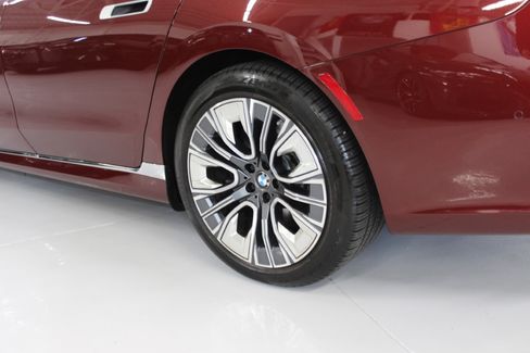 Used 2023 BMW i7 xDrive60 image 14