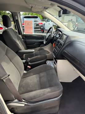 Used 2020 Dodge Grand Caravan SE image 18