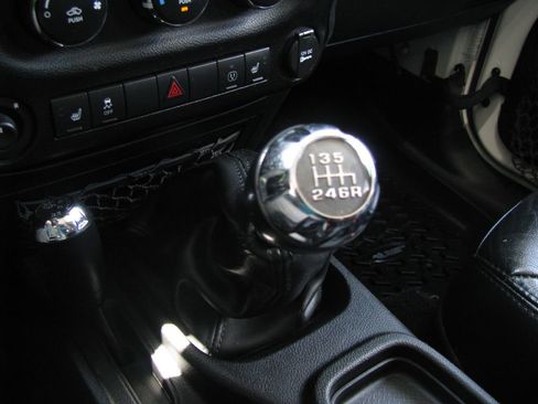 Used 2013 Jeep Wrangler Moab image 12