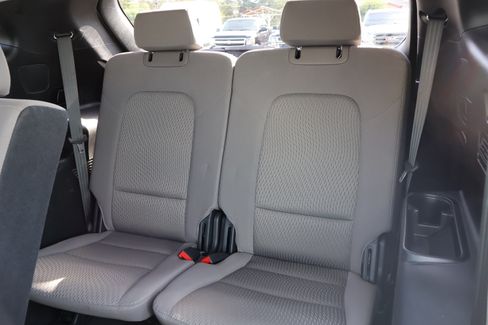 Used 2019 Hyundai Santa Fe XL SE image 16