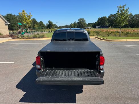 Used 2020 Toyota Tacoma SR image 8