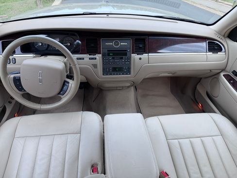 Used 2007 Lincoln Town Car Signature image 16