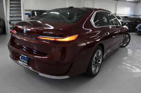 Used 2023 BMW i7 xDrive60 image 7