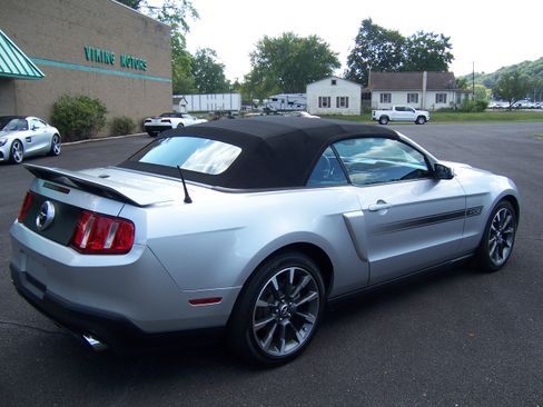 Used 2011 Ford Mustang GT Premium image 3
