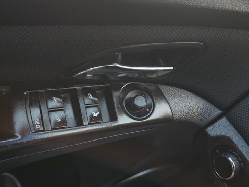Used 2011 Chevrolet Cruze LTZ image 19
