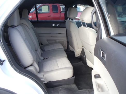 Used 2014 Ford Explorer XLS image 13