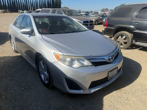 Used 2013 Toyota Camry L image 1