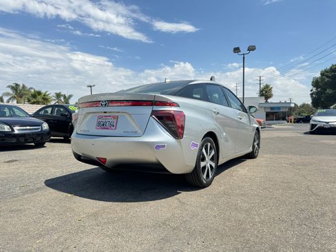 Used 2018 Toyota Mirai image 7