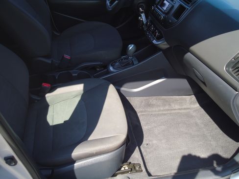 Used 2015 Kia Rio LX image 9