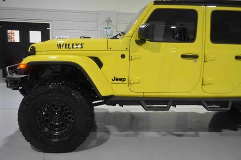 Used 2023 Jeep Gladiator Willys image 5