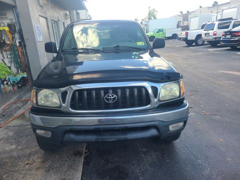 Used 2004 Toyota Tacoma image 2
