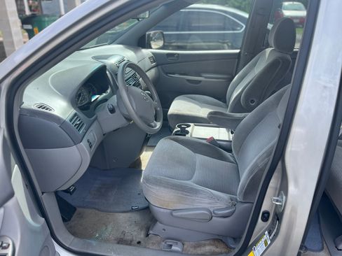 Used 2010 Toyota Sienna image 15