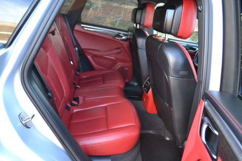 Used 2017 Porsche Macan image 32