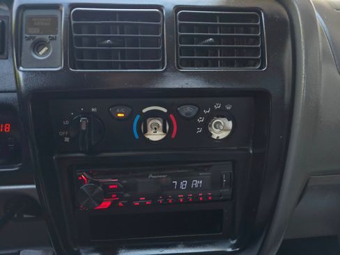 Used 2004 Toyota Tacoma image 9