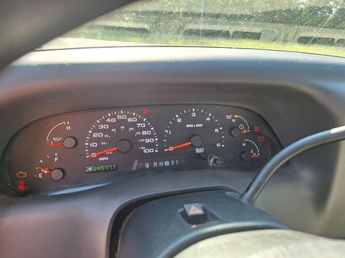 Used 2004 Ford F350 XL image 10