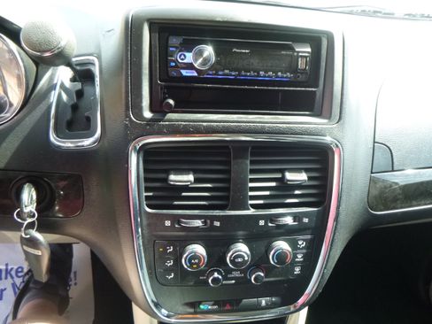Used 2015 Dodge Grand Caravan SXT image 21