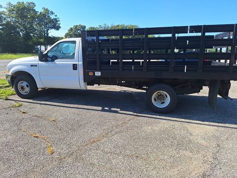 Used 2004 Ford F350 XL image 3