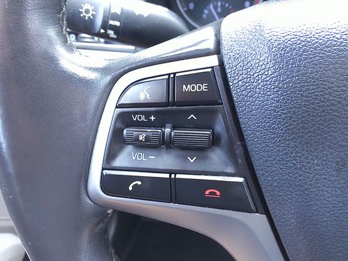 Used 2017 Hyundai Elantra Limited image 27