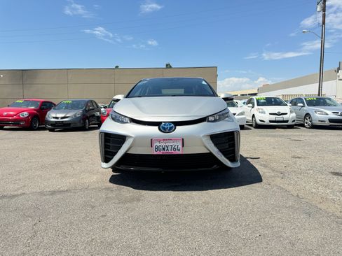 Used 2018 Toyota Mirai image 11