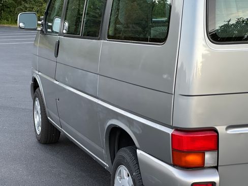 Used 1999 Volkswagen Eurovan GLS image 12