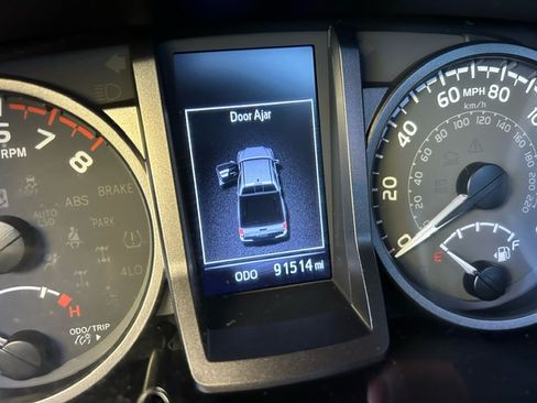 Used 2022 Toyota Tacoma TRD Off-Road image 12