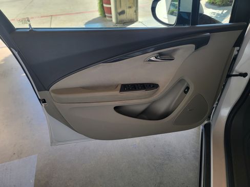Used 2015 Chevrolet Volt Premium image 19