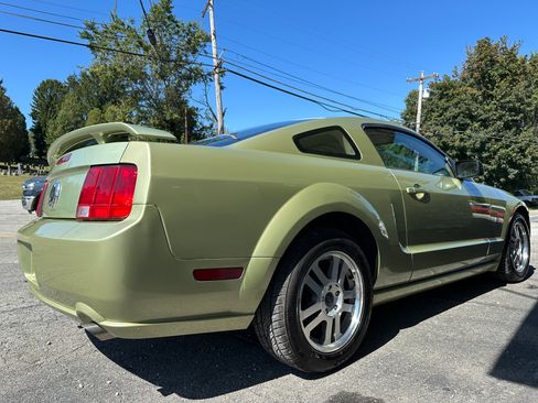 Used 2005 Ford Mustang GT image 4