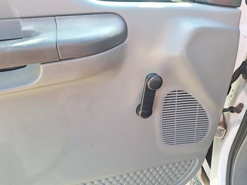 Used 2004 Ford F350 XL image 11