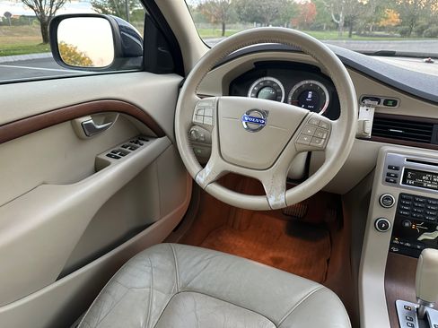 Used 2010 Volvo XC70 3.2 image 48