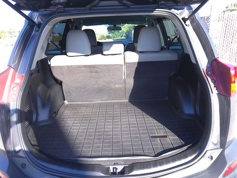 Used 2015 Toyota RAV4 LE image 13