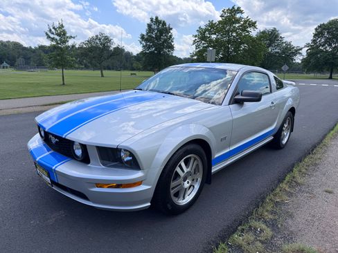 Used 2005 Ford Mustang GT Premium image 23