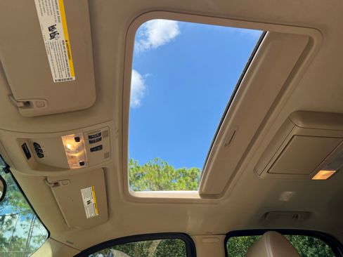 Used 2009 Cadillac Escalade Luxury image 24