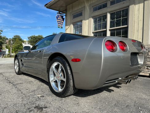 Used 2000 Chevrolet Corvette image 3