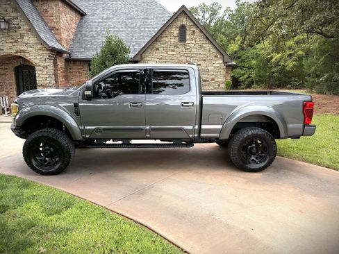 Used 2022 Ford F250 Lariat image 2