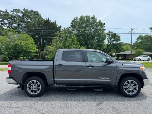 Used 2018 Toyota Tundra SR5 image 3
