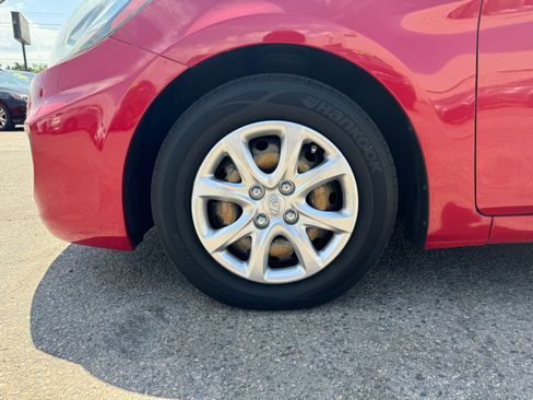 Used 2012 Hyundai Accent GLS image 13