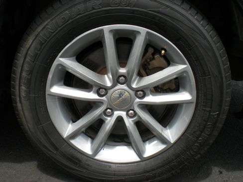 Used 2019 Dodge Grand Caravan SXT image 4