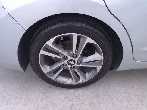 Used 2017 Hyundai Elantra Limited image 36
