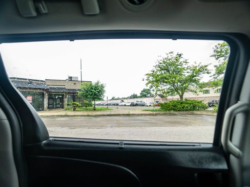 Used 2015 Toyota Sienna SE image 34