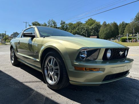 Used 2005 Ford Mustang GT image 5