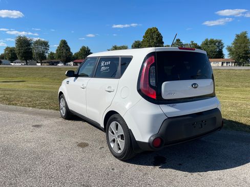 Used 2015 Kia Soul image 3