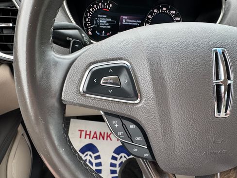 Used 2017 Lincoln MKX Select image 15