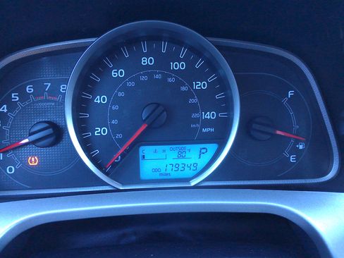 Used 2015 Toyota RAV4 LE image 14
