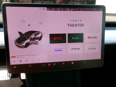 Used 2021 Tesla Model 3 Performance image 22