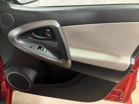 Used 2011 Toyota RAV4 image 21