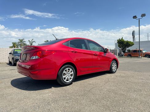 Used 2012 Hyundai Accent GLS image 8