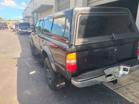Used 2004 Toyota Tacoma image 12